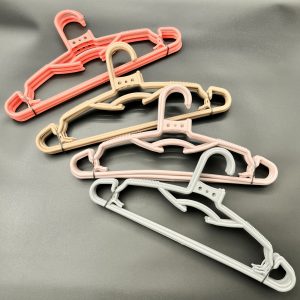 چوب لباسی (پلاستیکی)